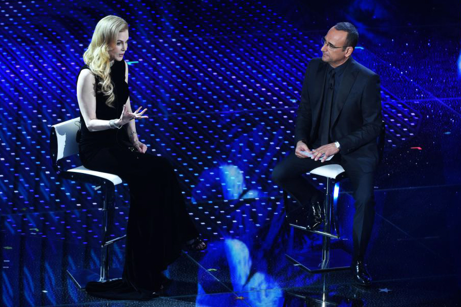 Carlo Conti con Nicole Kidman a Sanremo 2016